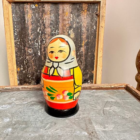 Matryoshka Traditional Vintage Wooden Nesting 3 Doll Set - Picture 7 of 8